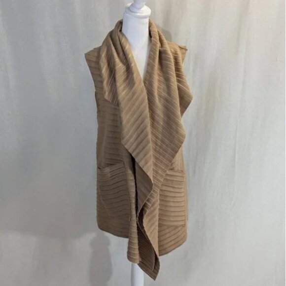 NWT Le Moda Size *S-L Camel Colored Sleeveless Open Cardigan Asymmetrical - Picture 1 of 13